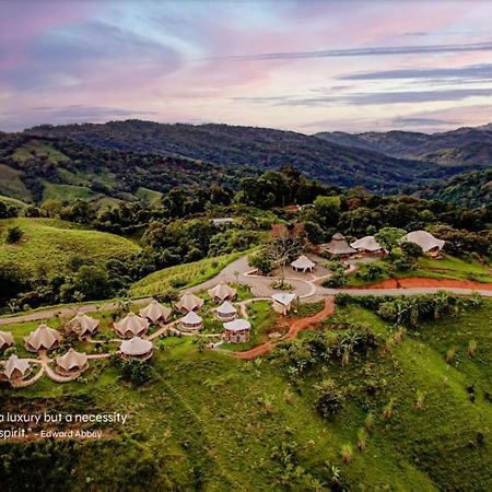 Holos Retreat Center: The Entire Ridge Basecamp Baru Bagian luar foto